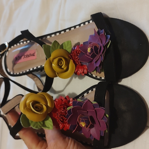 Betsey Johnson Shoes - Betsy Johnson Ladies dress shoes size 8